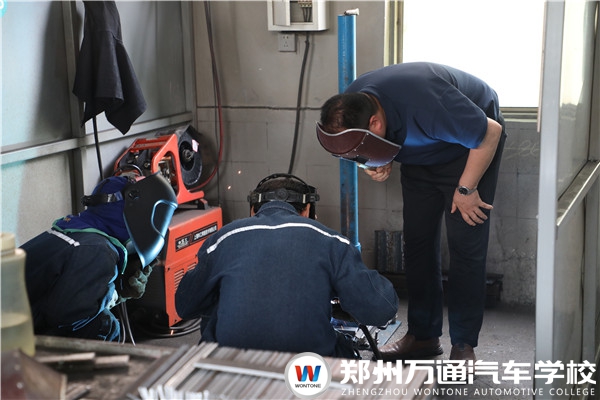 招聘、面试、考核！焊工人才很吃香！