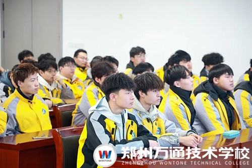 职引未来！小李补胎&鼎车堂专场招聘会走进郑州万通，助力学子优质就业！