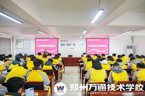 职引未来！小李补胎&鼎车堂专场招聘会走进郑州万通，助力学子优质就业！