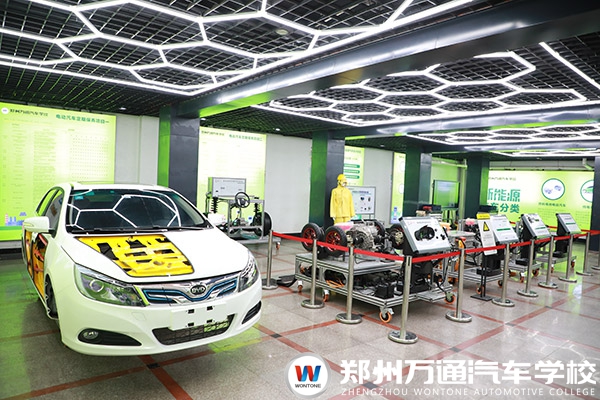 学新能源汽车技术，前景开阔未来可期