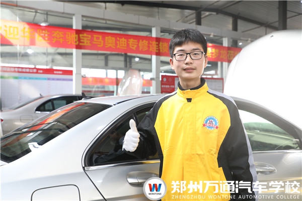 新生故事|何家辉：兴趣所在，对汽车技术充满热爱!