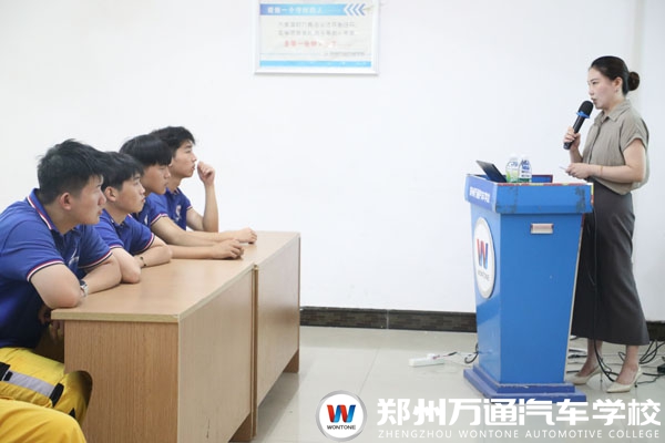 8月13技术总监进校园4.jpg