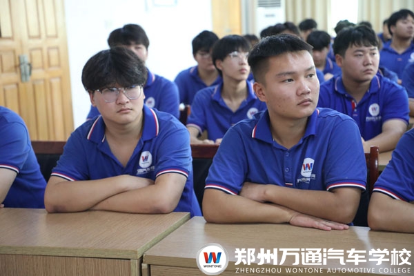 8月13技术总监进校园3.jpg