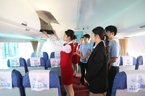 春晚《每道光》刷屏：30位世赛选手登台，以技能之光照亮平凡之路