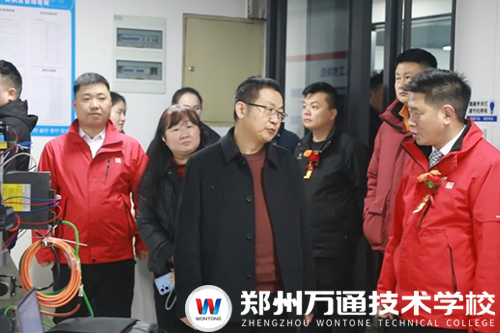 春风聚才融产教 职引万通向未来 | 2026年&ldquo;春风行动&rdquo;暨郑州万通大型人才双选会圆满举行！