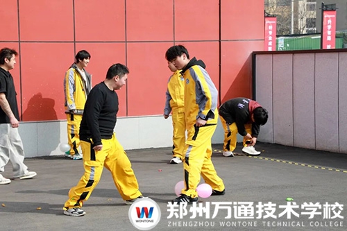 敏捷比拼 &middot; 踩气球大战