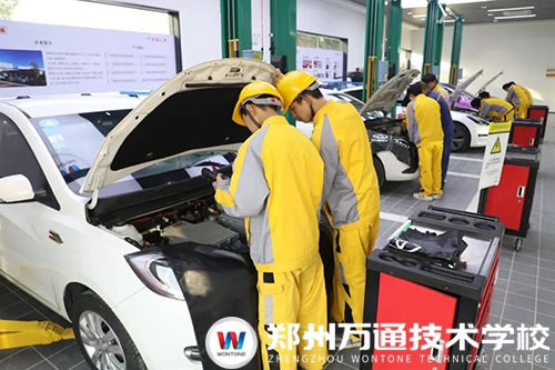 与时代同行，以技术立身 | 聚焦2026全国两会：如何定义新能源汽车行业未来发展？