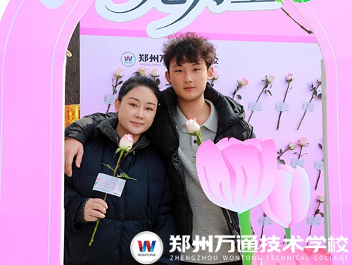 芳华不负，温暖相伴｜三八节 愿每一位学子向阳而生、逐光而行