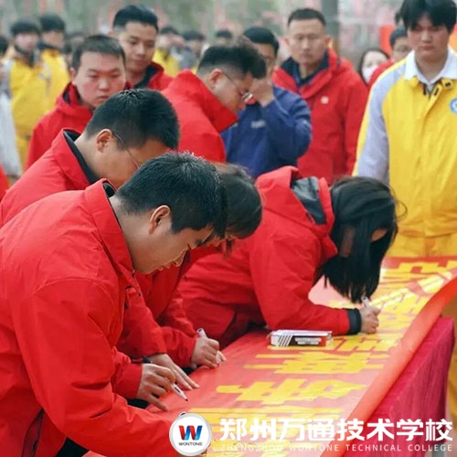 启幕：青春宣誓，共践初心