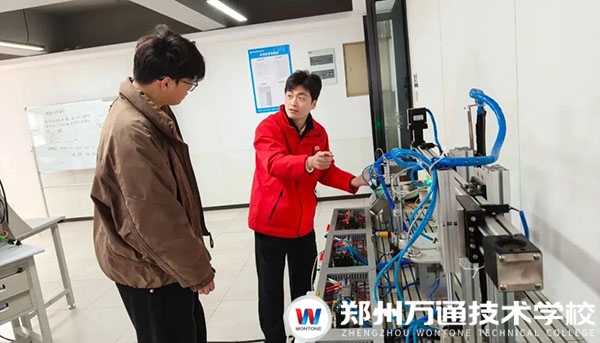 与其在风口盲目跟风，不如学一门硬技能!秦笑楠与郑州万通的双向奔赴，终有回响