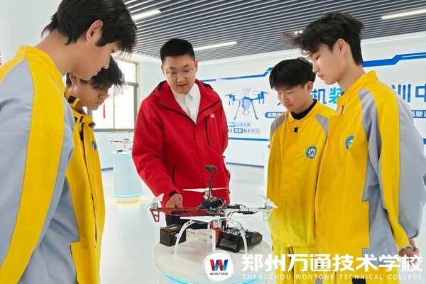 还没毕业就被「抢着要」？无人机专业的学生，为何如此「香」？