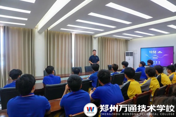 宣讲会当场被“抢”，岗前强化无缝衔接，郑州万通毕业季凭什么这么硬核？