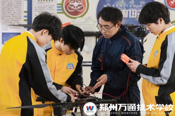低空经济火了，但会飞无人机的人不够了！你还不来学？