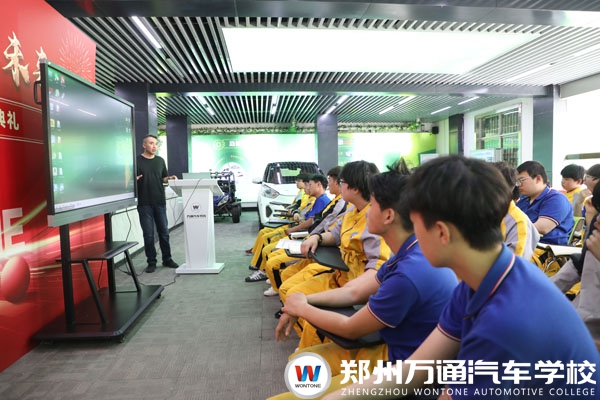 行业大咖陈中老师到校助力学子在汽车美容行业打好突围战