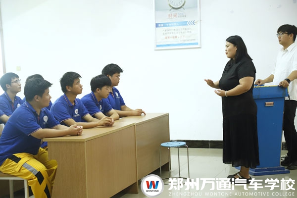 7月10日小李补胎2.jpg